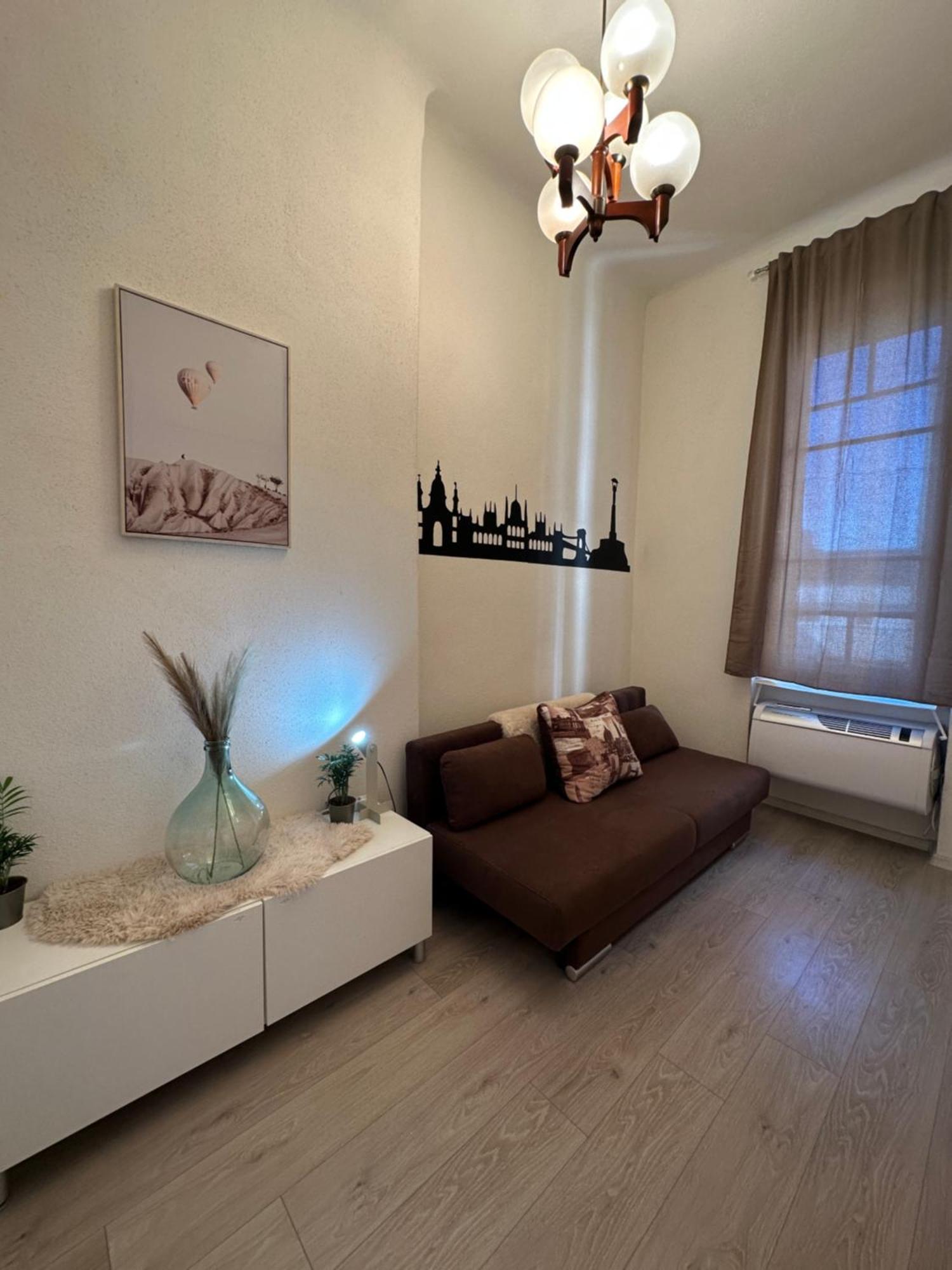Deri Corner By Downtown